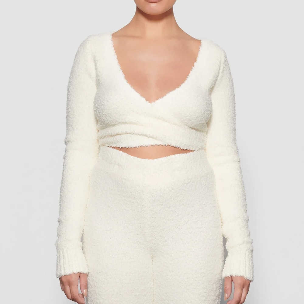 SKIMS Cozy Knit Wrap Top Crop Top - cream/white, size L/XL